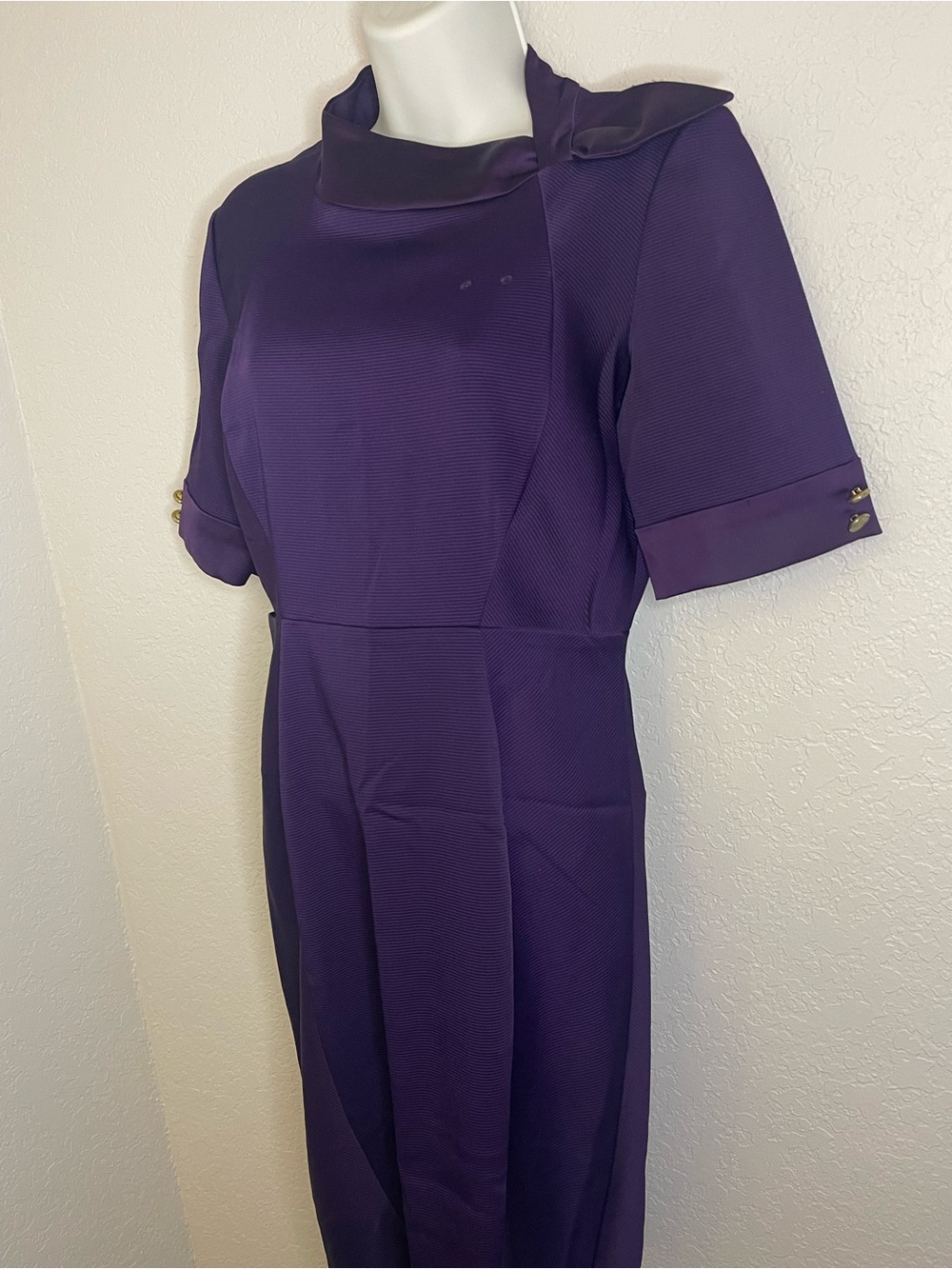 Delta Air Lines Flight Attendant Uniform Dress in Passport Plum size 4